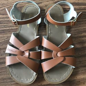 Women’s Saltwater Sandals (size 7 for saltwaters)